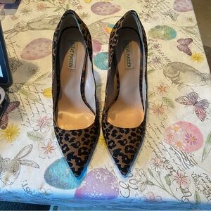 Steve Madden Leopard pumps